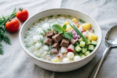 Окрошка "Богатырская" для мужчин: с особым ингредиентом — супруг за такую на руках носить будет