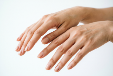 Кисти больше не "гудят" — и все благодаря этому вечернему ритуалу: 4 движения — и тяжесть уходит сама