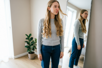 Шея расправилась без массажа: 2 упражнения с утра — делаю дома за 5 минут