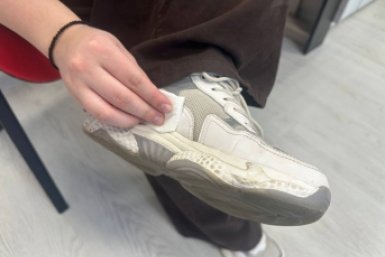 3 капли на тряпочку - и трем белую подошву: ни желтизны, ни грязи, ни серости