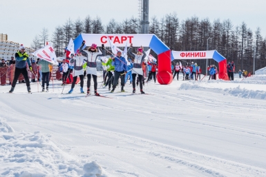 Универсальный лыжный стадион имени олимпийской чемпионки Елены Вяльбе открыли в Магадане Источник