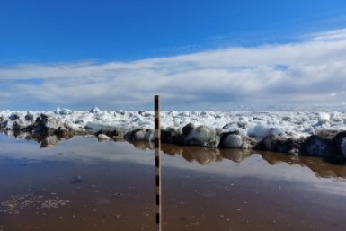 Работы по ослаблению льда охватили десятки участков в 15 районах Якутии ИА YakutiaMedia