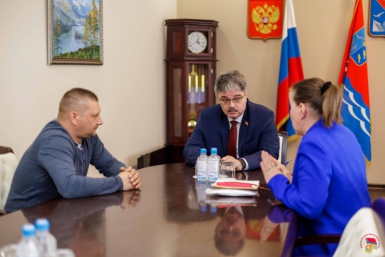 Единство тыла и фронта: в Магаданской областной Думе обсудили работу колымских волонтеров СВО Источник