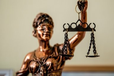 Экс-супруга бывшего кубанского судьи Чернова лишилась полномочий в нотариальной палате