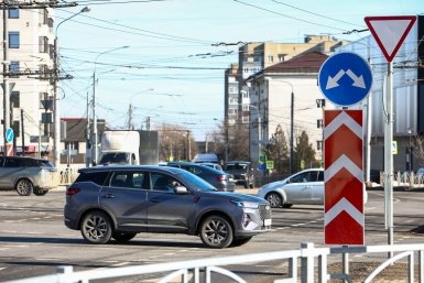 Инспектор ГИБДД проговорился: 90% водителей включают не тот поворотник на кольце и зря платят штрафы