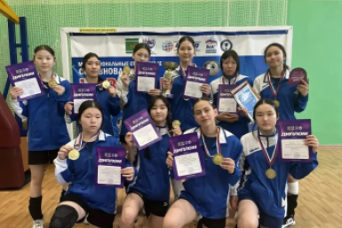 Школьницы из Улан-Удэ выиграли волейбольный турнир на Дальнем Востоке