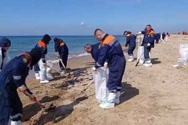 На косе под Анапой закончили уборку нефтепродуктов