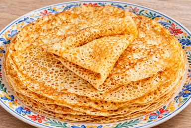 Полкружки в тесто — и блины с кружевными узорами: тонкие и не рвутся