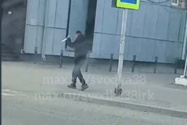 Жителя Ангарска привлекли к ответственности за нарушение общественного порядка Скриншот из видеоролика, предоставлен пресс-службой ГУ МВД России по Иркутской области