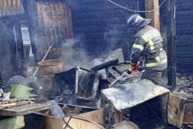 Короткое замыкание розетки стало причиной пожара в многоэтажке Усть-Илимска