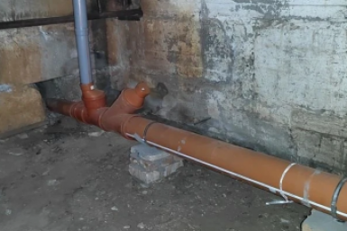 Капремонт систем водоснабжения и водоотведения завершился в трёх домах посёлка Новоорловск