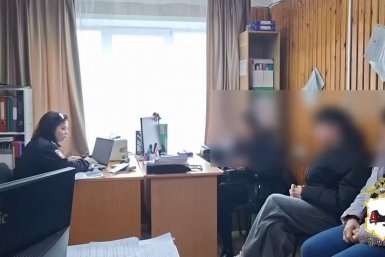 В Братске пьяные школьники устроили дебош в подъезде многоквартирного дома