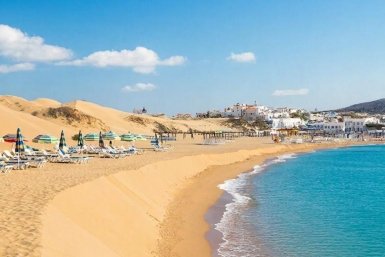 Третий год отдыхаю здесь - дешевле Италии, есть свои Альпы и греческие пляжи