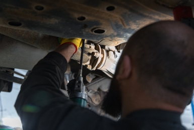 Развод на сервисе: 5 услуг, которые вам навязывают при замене масла, хотя они совершенно бесполезны