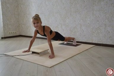 Кубанская школьница установила рекорд РФ по отжиманиям на контактной платформе