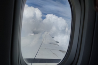 Молния ударила в самолет, летевший из Перми в Сочи