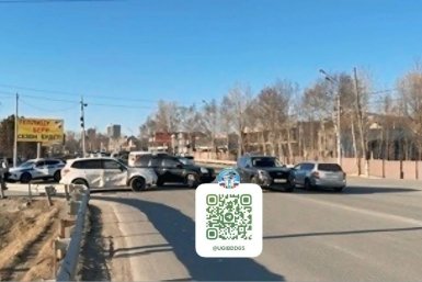 "Субару" не уступил дорогу и протаранил авто на перекрестке в Южно-Сахалинске