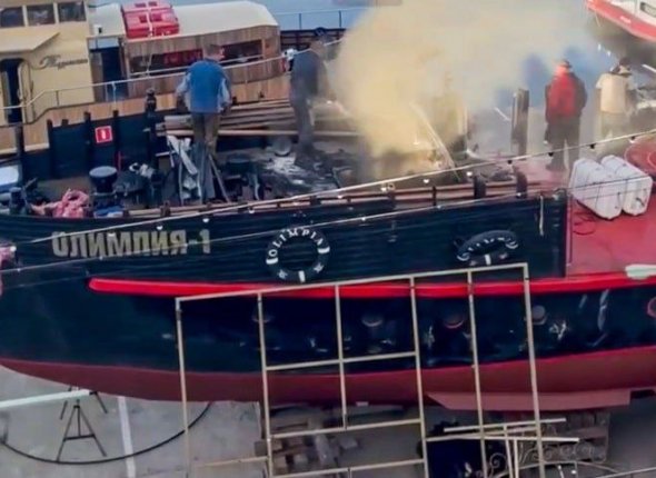 Қараңғыда сорылған Үлкен тесік қынап бейне