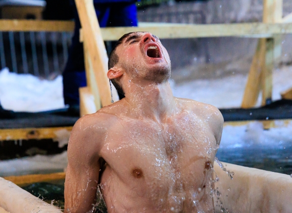 Святая вода в январе: как верят другие религии