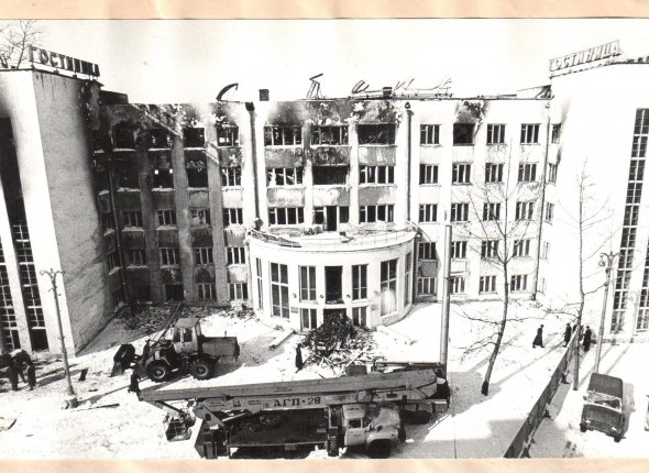 "Люди выпрыгивали из окон и ломали ноги". Как горела гостиница "Сибирь"