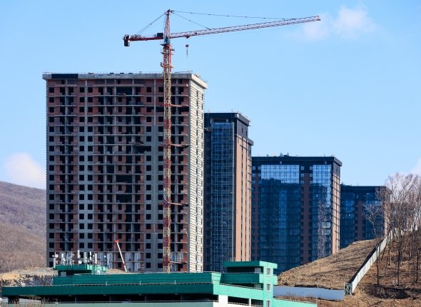 Годовые переносы и приостановки: что происходит на стройках ЖК в Южно-Сахалинске