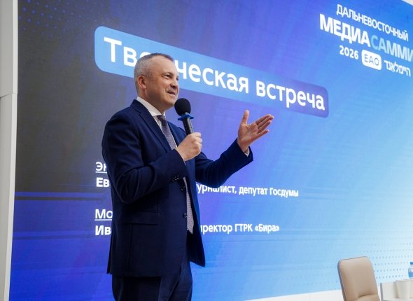 "Будущее литературы - за большими проектами Дальнего Востока и космонавтикой"