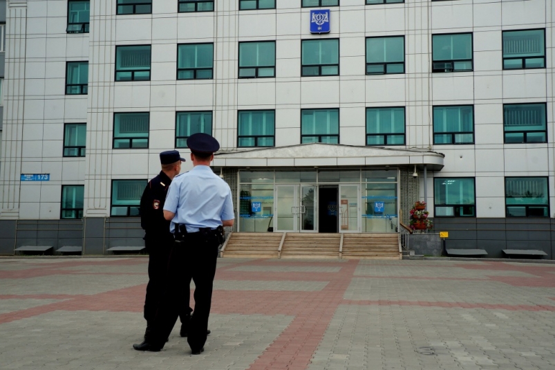 Мэрия Южно-Сахалинска и сотрудники полиции Юлия Краснова, ИА SakhalinMedia