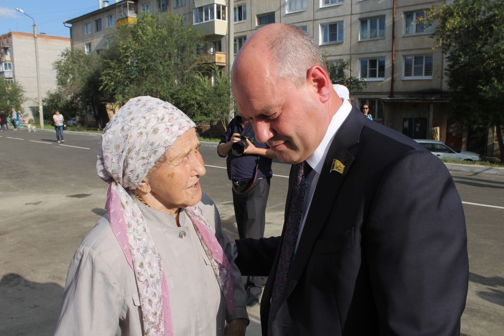 Александр Голков и жительница Восточного