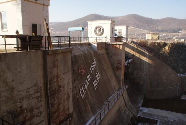 Бетонная плотина Пионерского водохранилища