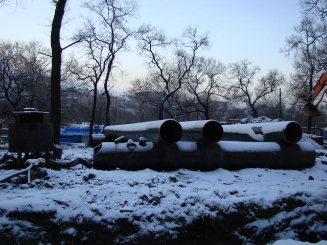 Перенос теплотрассы производится на улице на Черемуховой во Владивостоке