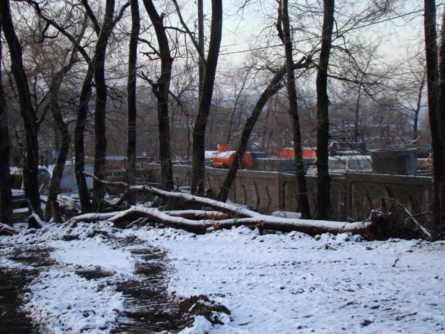 Перенос теплотрассы производится на улице на Черемуховой во Владивостоке