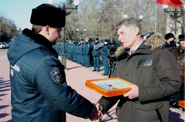 Вручение ключей от автомобилей Предоставлено пресс-службой правительства Амурской области