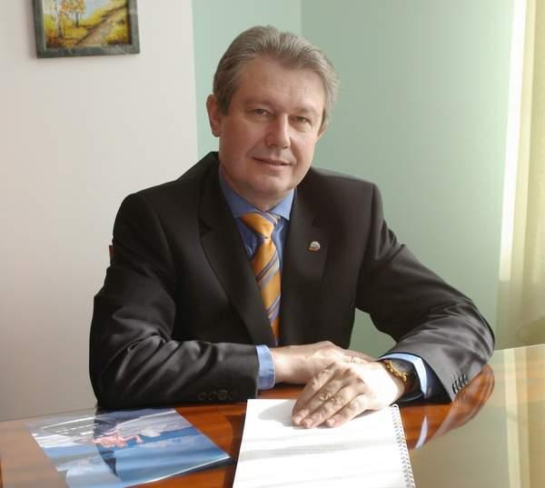 Депутат ЗСПК поздравил прекрасных дам с праздником из архива PrimaMedia