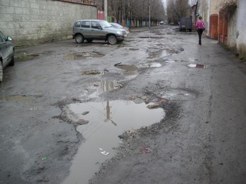 ямы и ухабы на дорогах Приморья