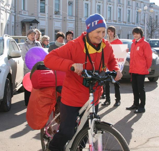 Велопробег Тверь - Чукотка начала самая пожилая велопутешественница России Юлия Михайлюк