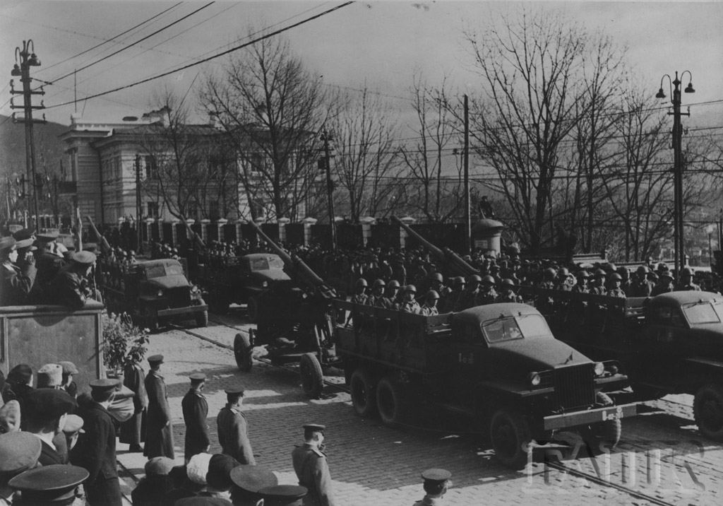 Парад во Владивостоке 9 мая 1945 года госархив