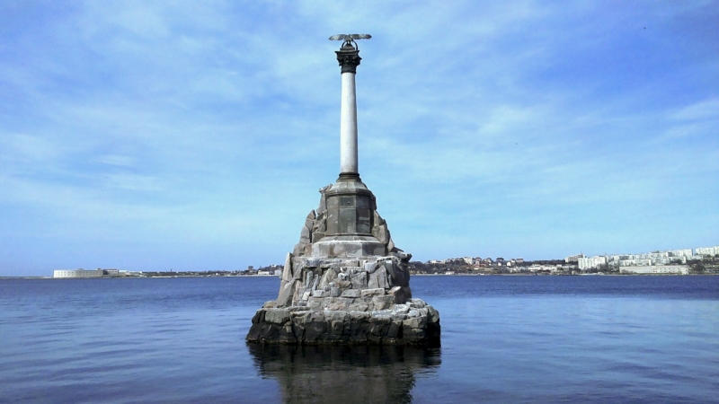 Визитная карточка Севастополя - памятник Затопленным кораблям ИА SevastopolMedia