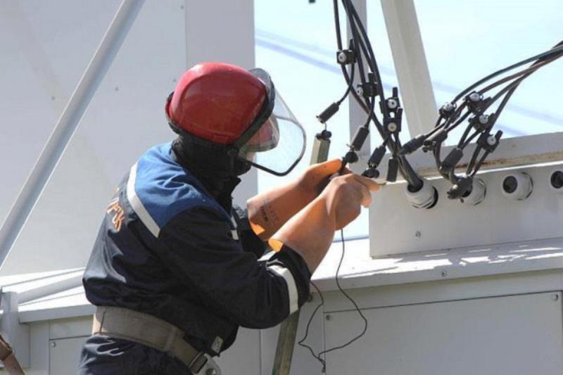 Поврежденные циклоном электросети восстанавливают энергетики ДРСК пресс-служба ДРСК ЕАО