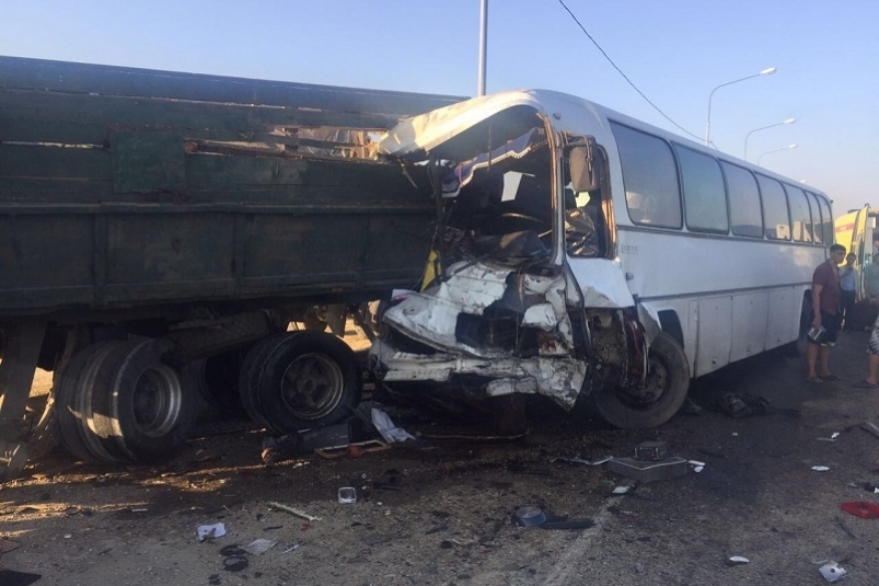 Кровавое ДТП на Кубани: автобус с детьми столкнулся с легковым автомобилем, есть жертвы