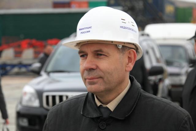 Замглавы Минтранса РФ проинспектировал ход работ на объектах саммита АТЭС во Владивостоке Игорь Лищук