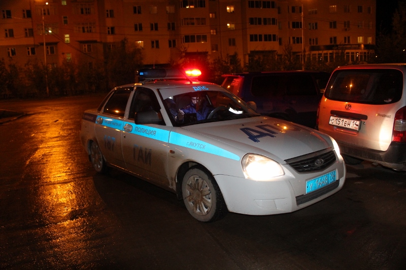 В салоне автомобиля инспекторы ГИБДД обнаружили труп мужчины в Якутске ЯкутияМедиа