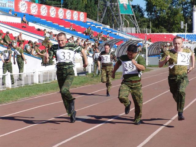 Военно спортивные общества. Спортивный военный. Военные спортсмены. Спортивные мероприятия в армии. Физическая форма военного.