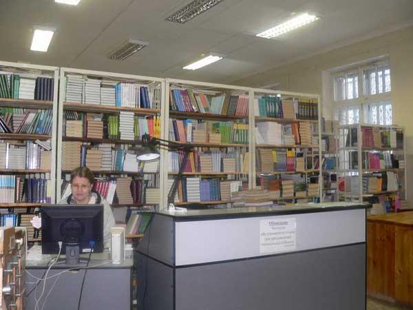 На начало 2011 года в крае обслуживали население 403 массовые общедоступные библиотеки. http://v4.udsu.ru/default/filial_votkinsk