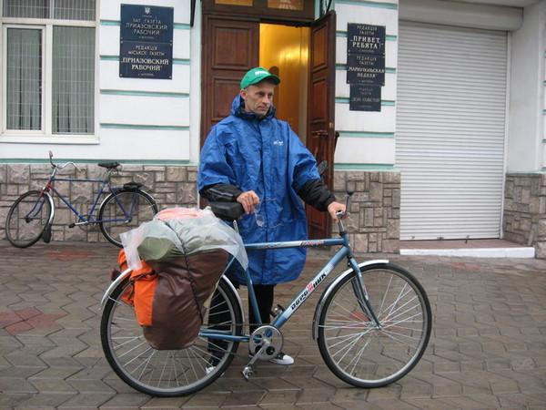 Фото со старта велопробега. Евгений Спруцко Галина Гаевская