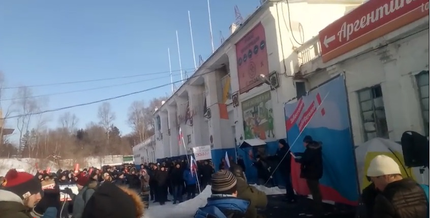 Митинг Навального "Забастовка 20!8" в Хабаровске скриншот видео в YouTube