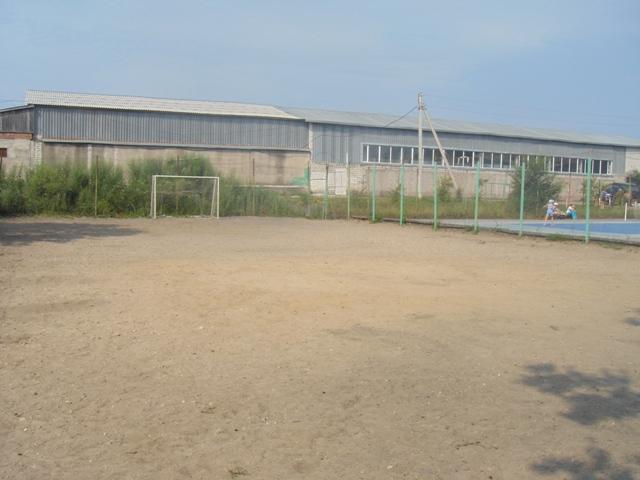 Дополнительно сделали футбольное поле