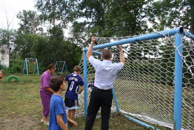 Спортивный инвентарь подарил жителям биробиджанской окраины предприниматель