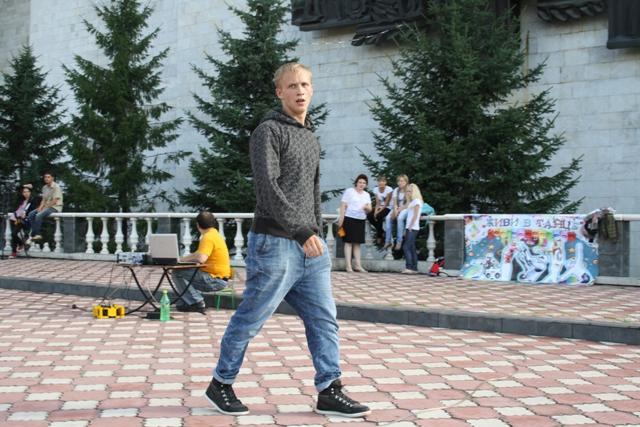 Офицер Вадим Пчельников в Биробиджане показал класс в исполнении Electro Dance 