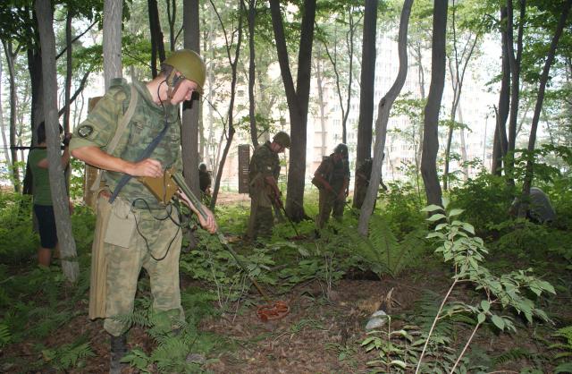 Саперы с миноискателями
