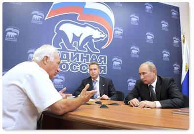 Прием населения ведет Путин. РИА PrimaMedia.